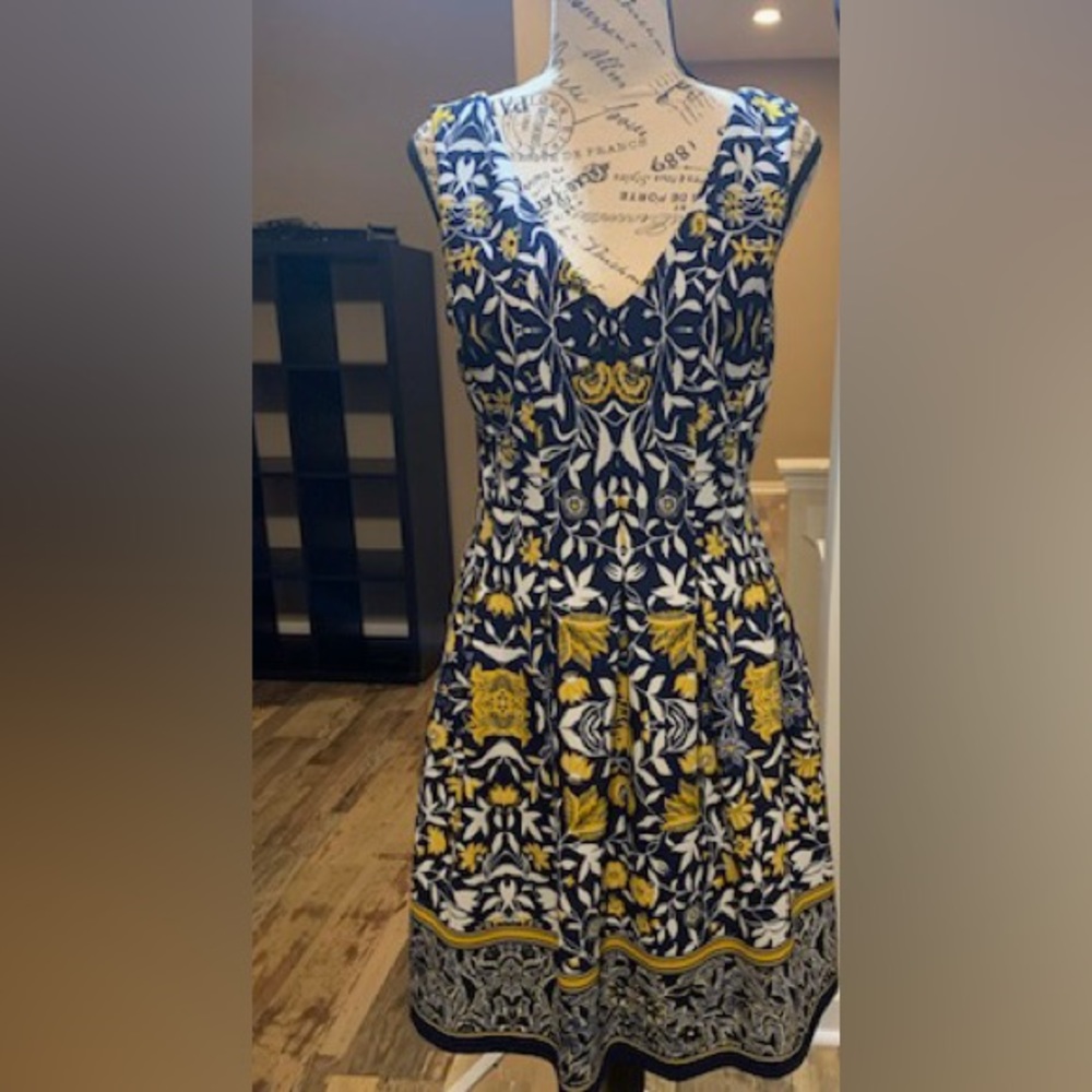 Vince Camuto, Size 10 sleeveless dress.